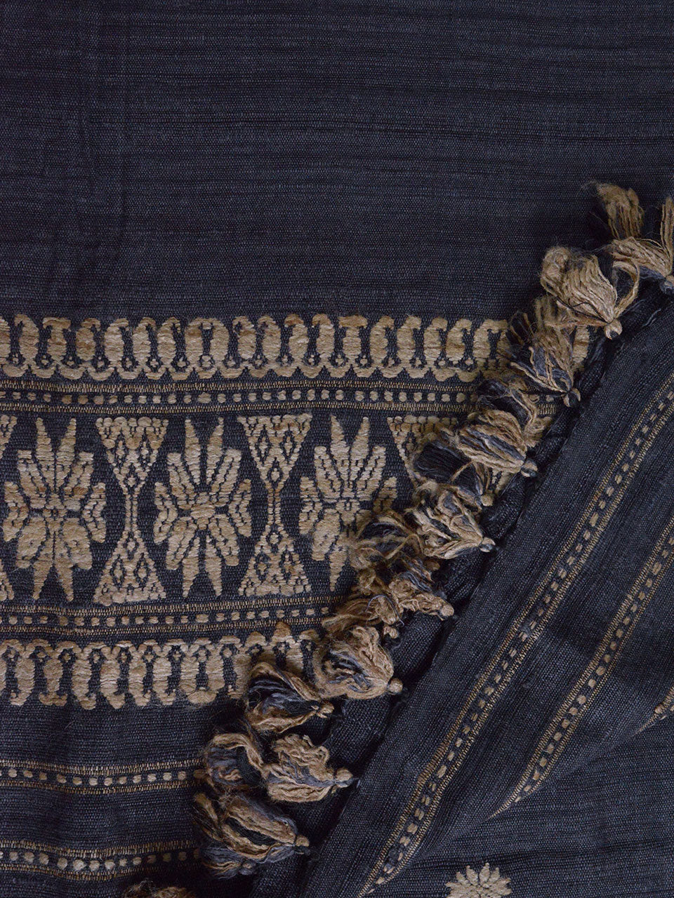 Orang- Patterned Eri Silk Stole Charcoal