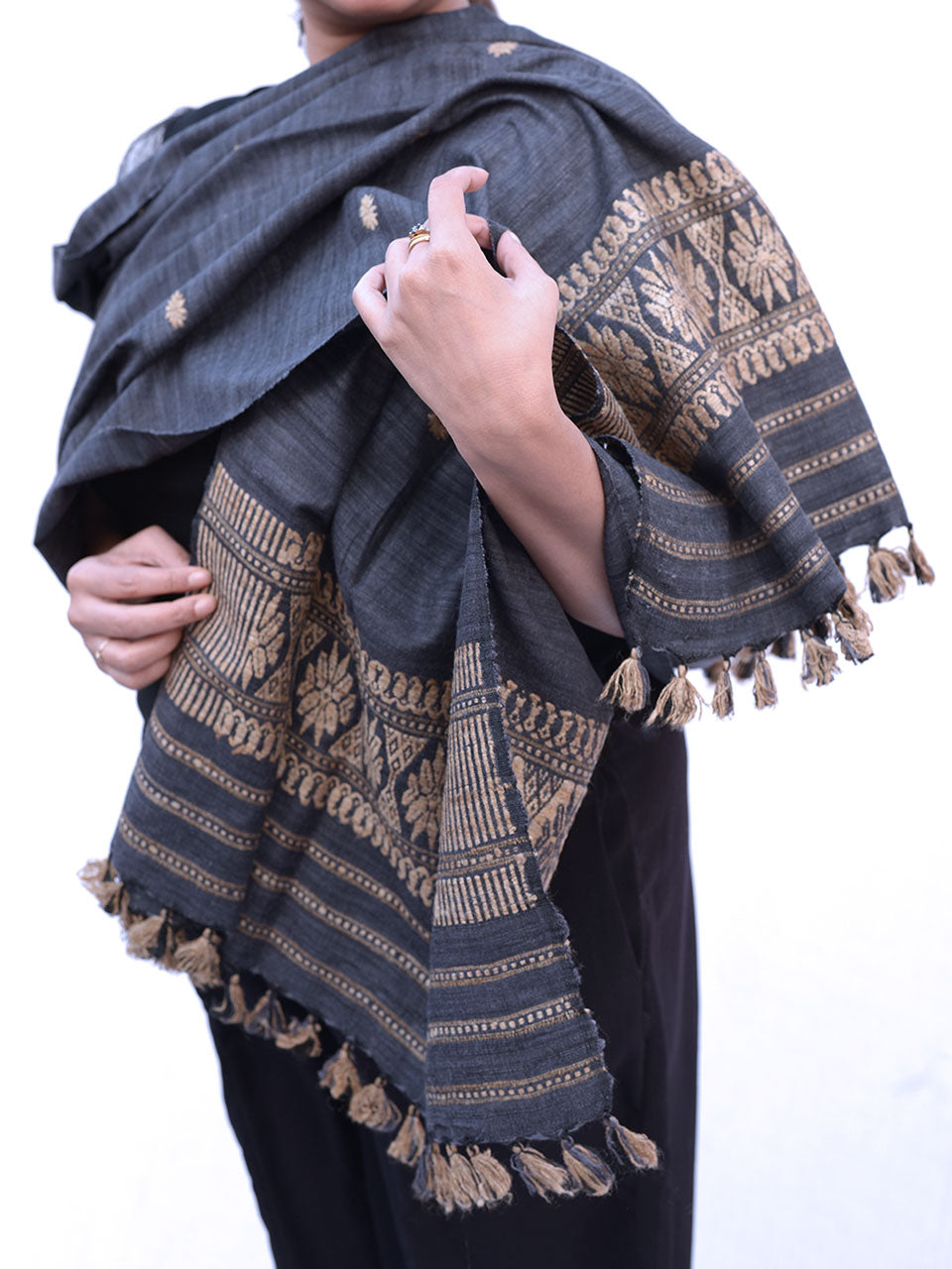 Orang- Patterned Eri Silk Stole Charcoal