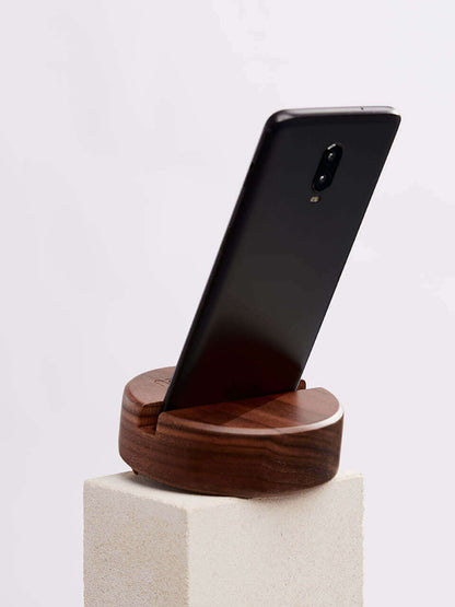 Walnut Squirrel – Wooden Phone Stand and Amplifier