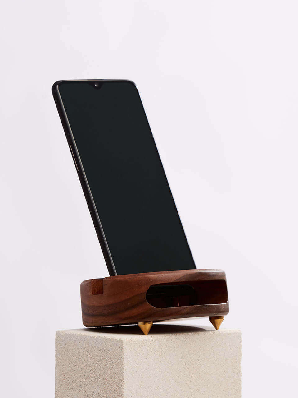 Walnut Squirrel – Wooden Phone Stand and Amplifier